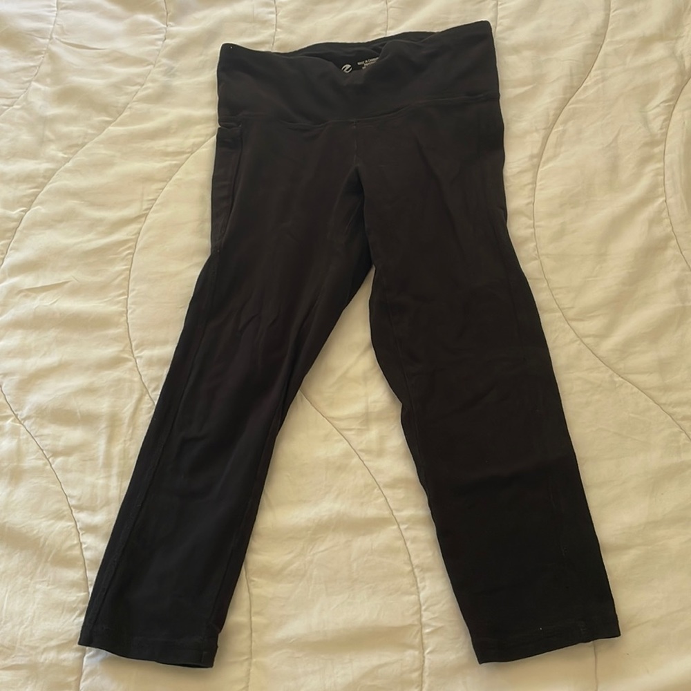 Black Capri Yoga Pants